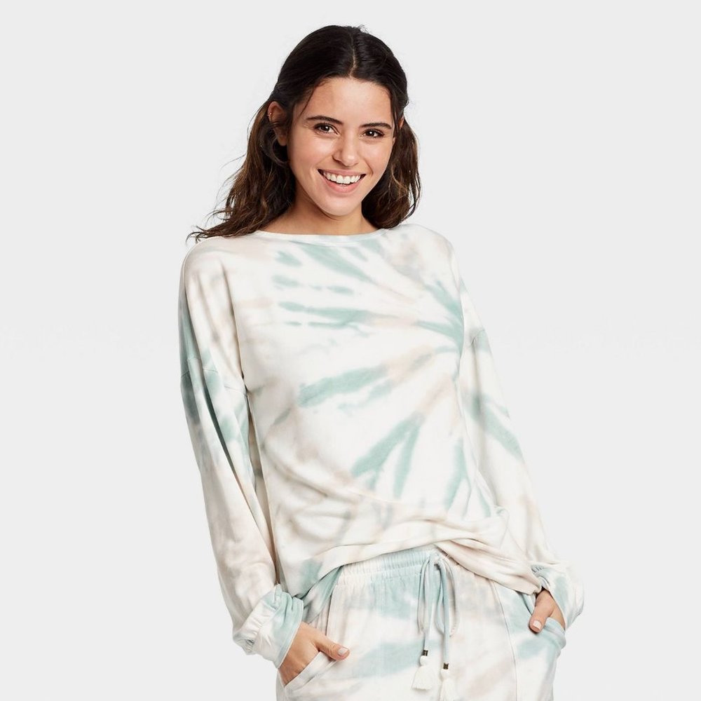 NWOT - Knox Rose sweatshirt and shorts set